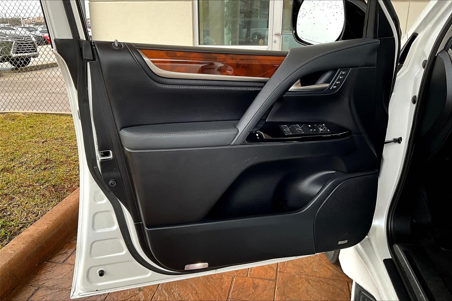 Used 2020 Eminent White Pearl Lexus  image 22