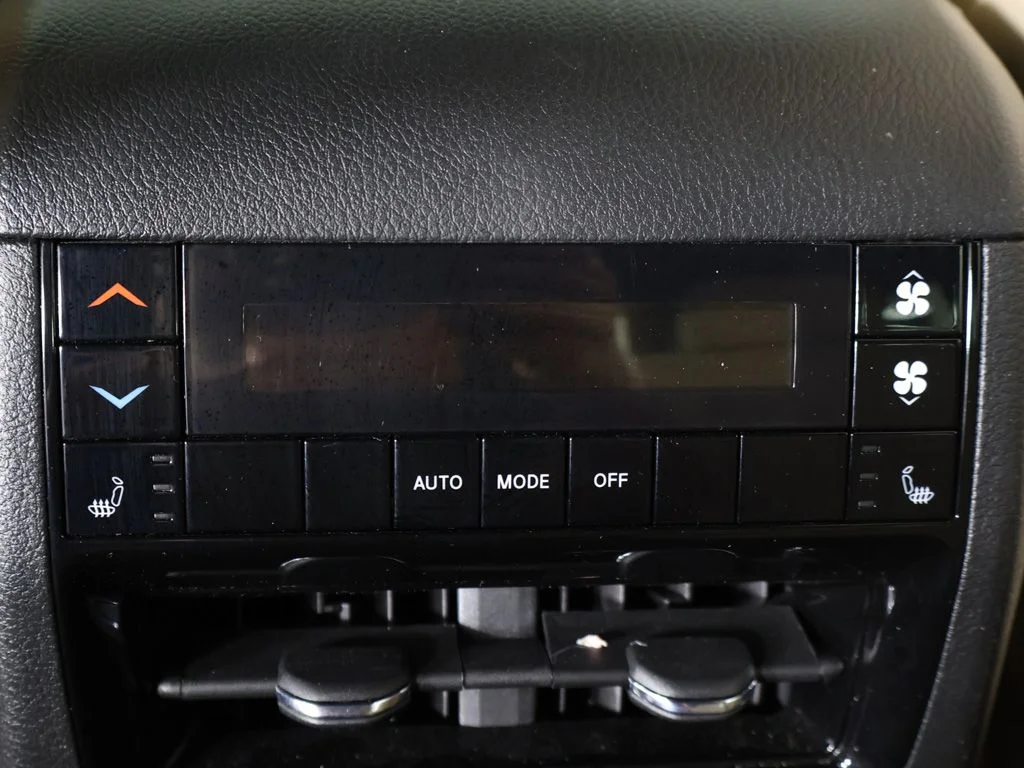 Used 2023 Silver Jeep Limited image 59