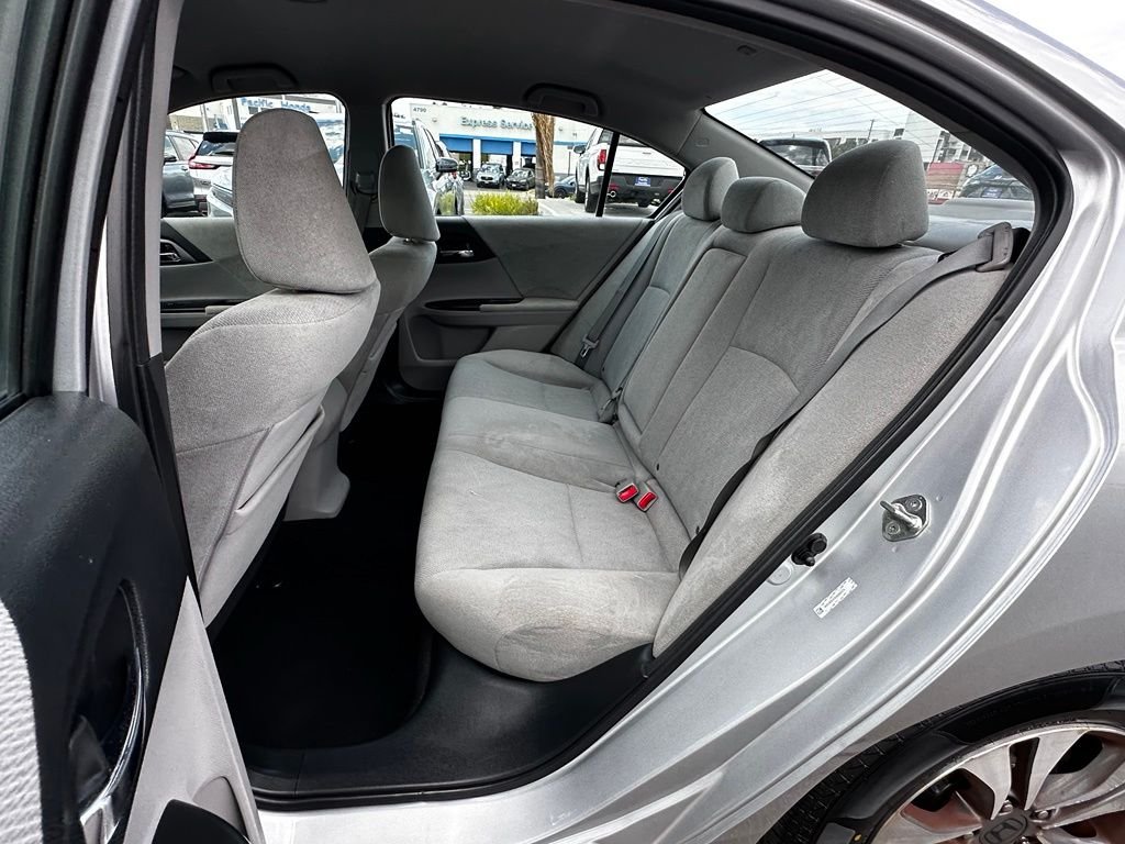 Used 2013 Alabaster Silver Metallic Honda LX image 18