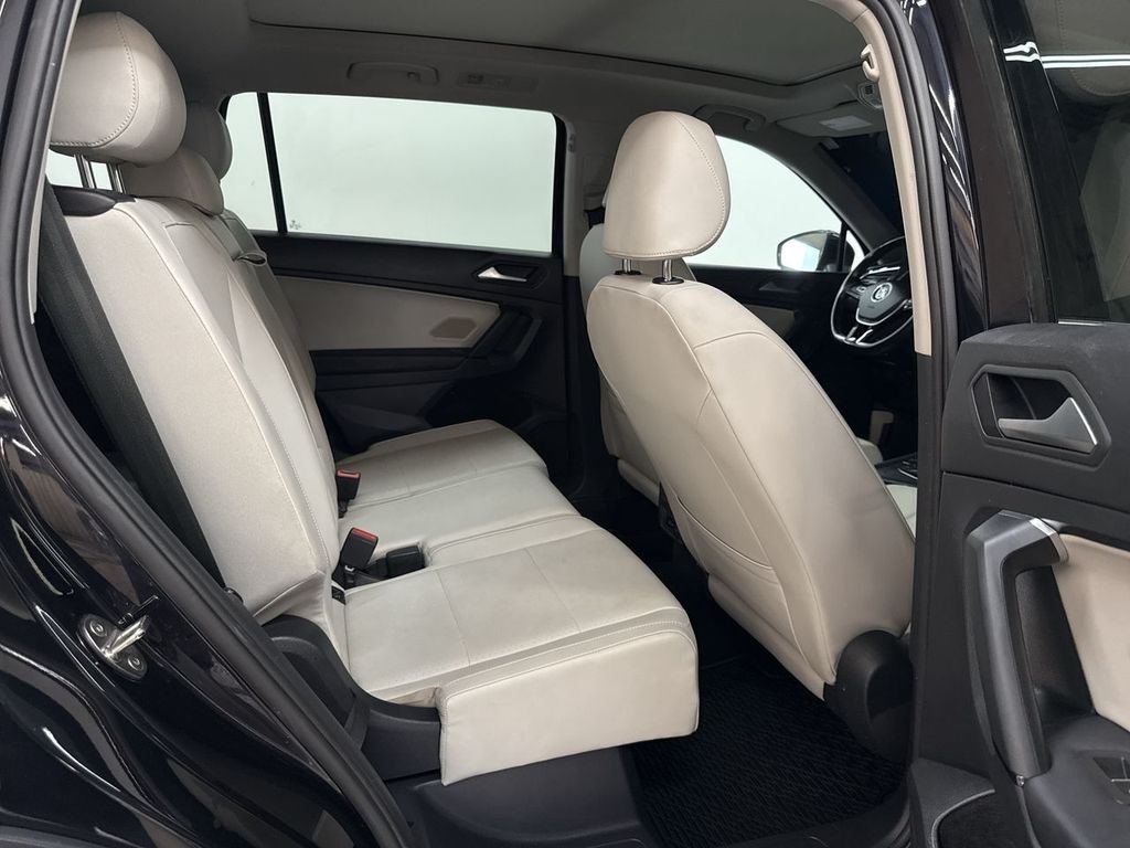 Used 2019 Deep Black Volkswagen 2.0T SEL image 17