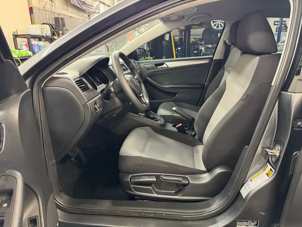 Used 2018 Gray Volkswagen 1.4T S image 13