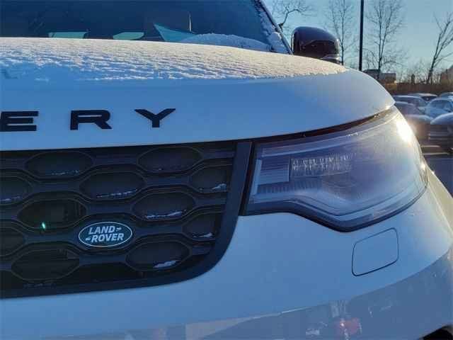 Used 2025 White Land Rover Dynamic se image 11