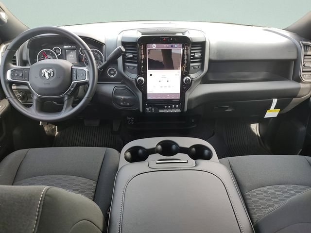 New 2026 Diamond Black Crystal Pearl-Coat Exterior Paint RAM Tradesman image 9