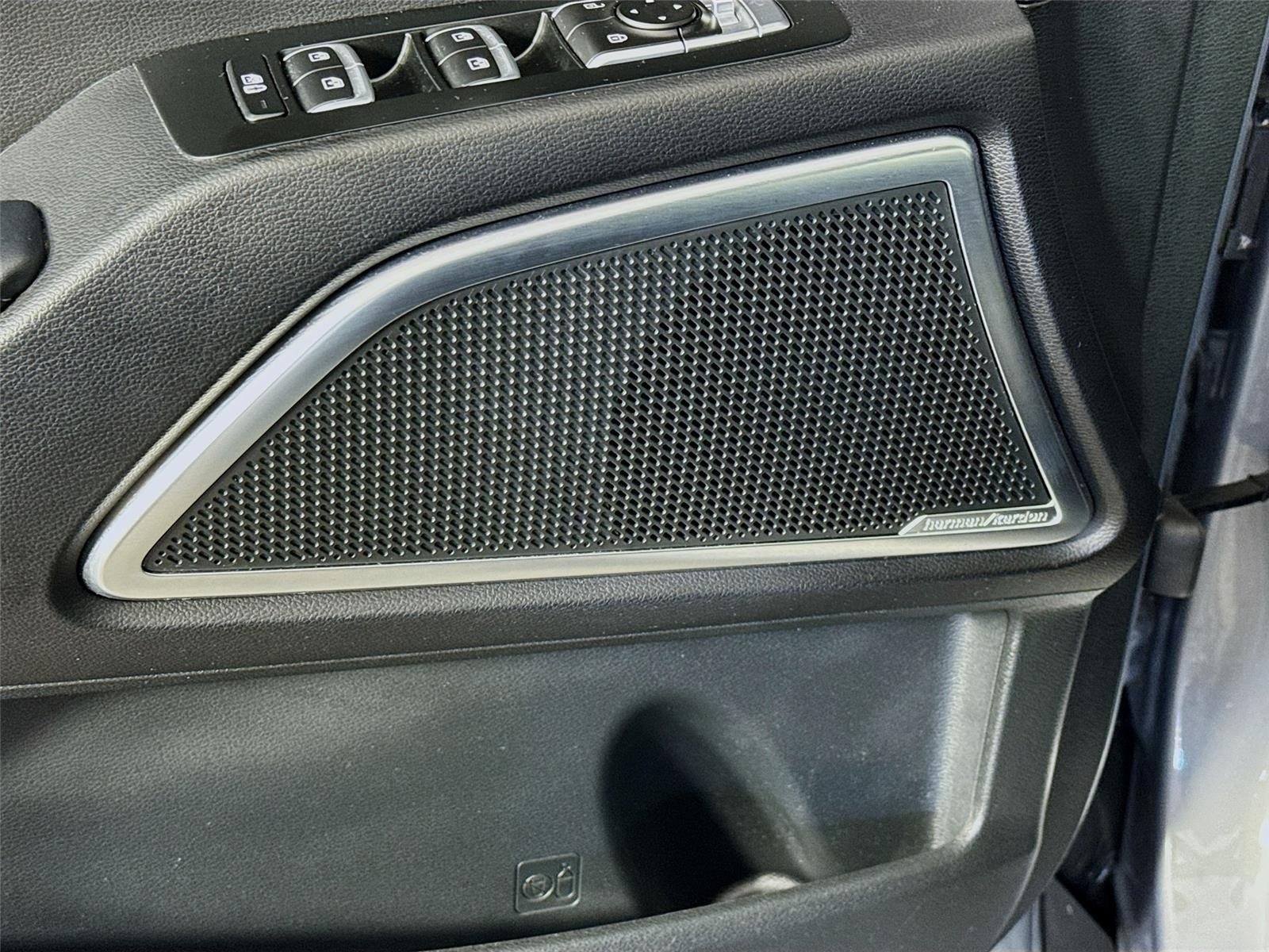 Used 2021 Everlasting Silver Kia SX image 21