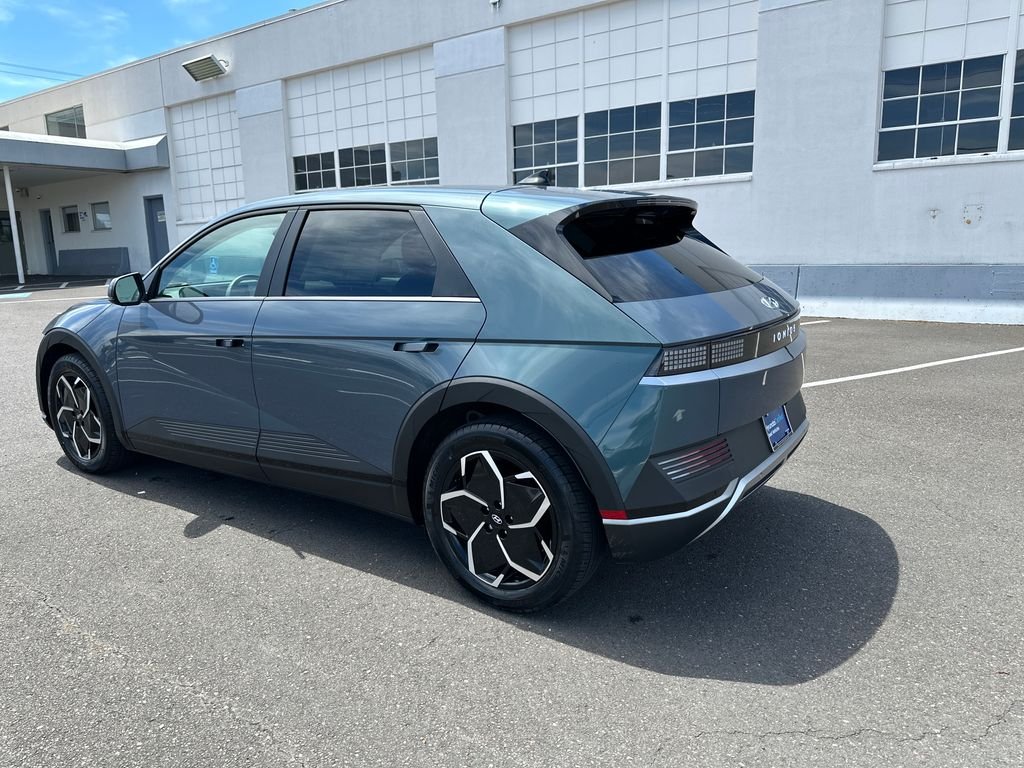 Certified Used 2024 Green Hyundai SEL image 4
