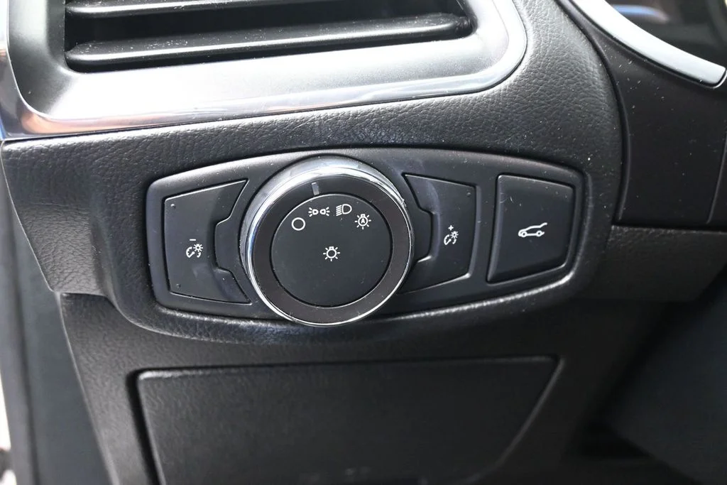 Used 2018 White Ford Titanium image 11
