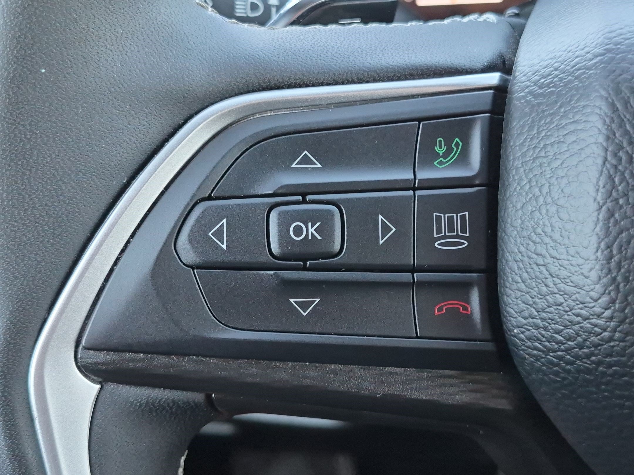 Used 2025 Bright White Clearcoat Jeep Altitude image 18
