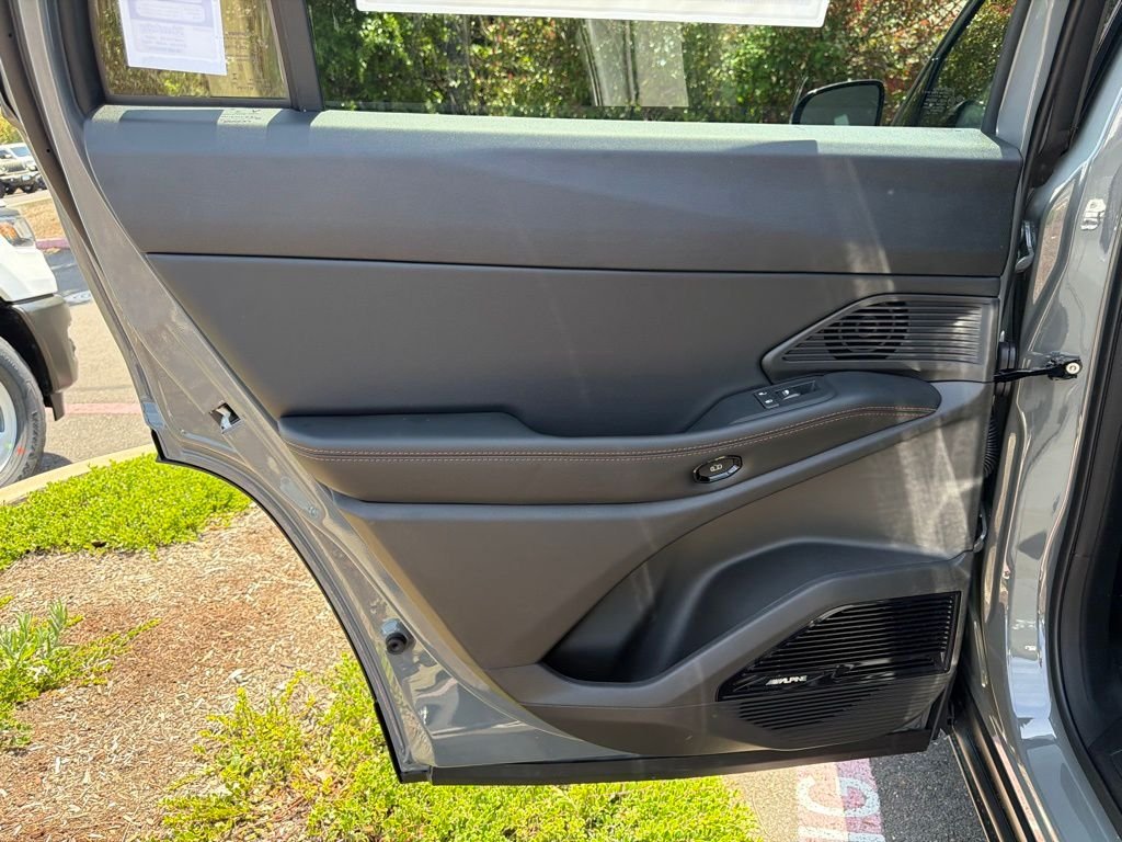 New 2026 Sting-Gray Clear-Coat Exterior Paint Jeep Limited image 29