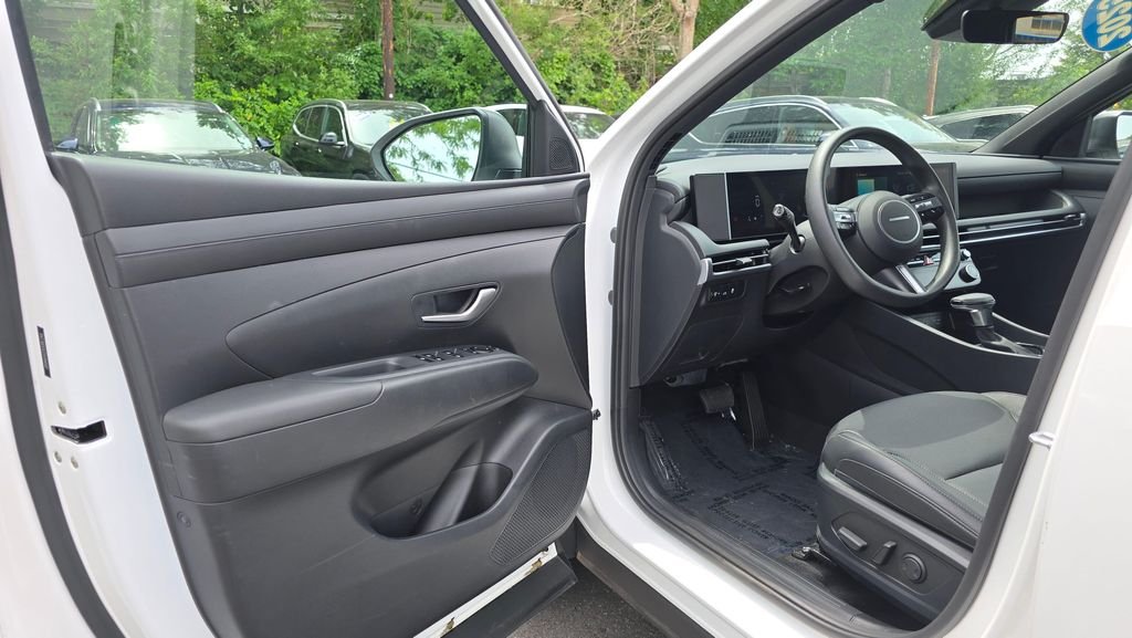 Used 2025 Atlas White Hyundai SEL image 19