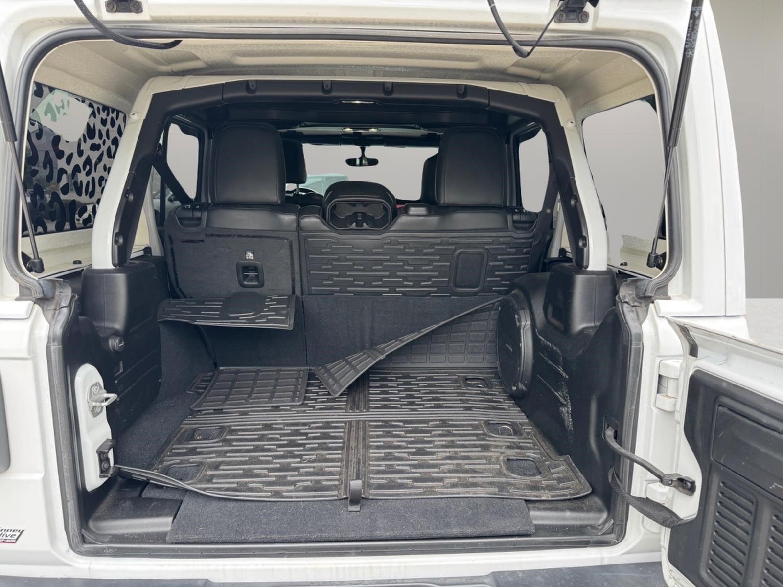Used 2020 Bright White Clearcoat Jeep Rubicon image 9