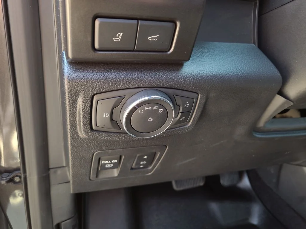 Used 2018 Gray Ford Limited image 26