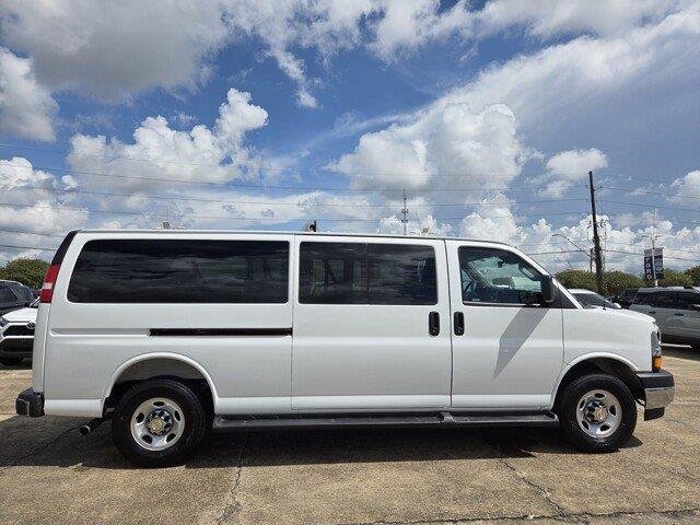 Used 2025 Summit White Chevrolet LT image 6