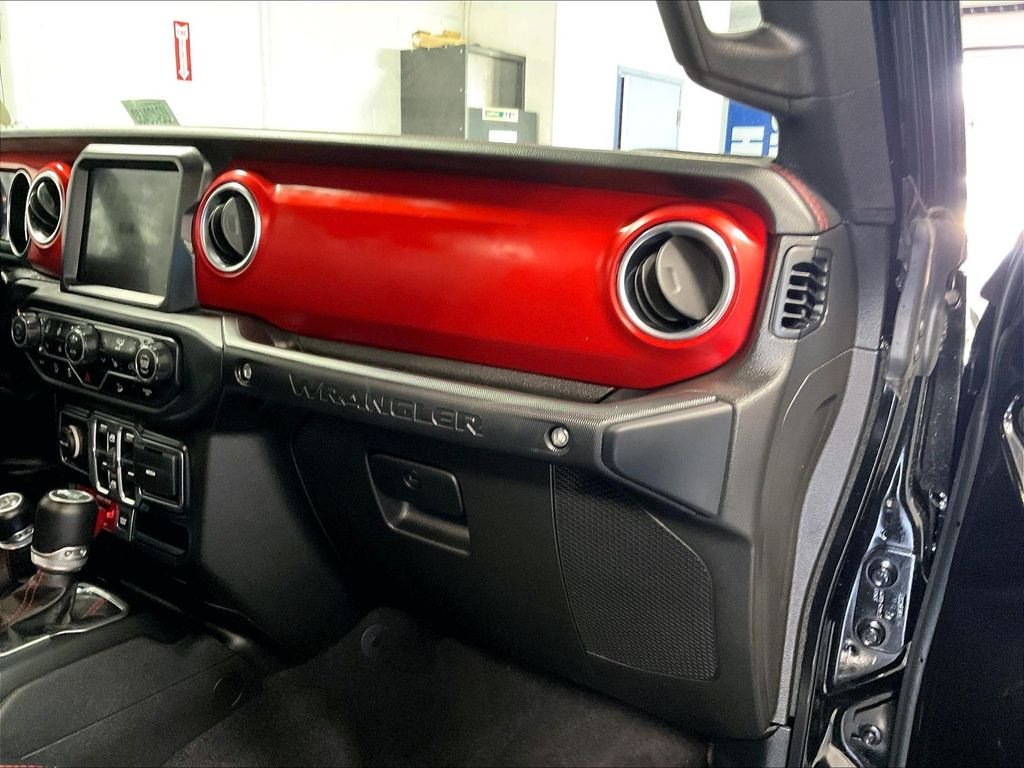 Used 2019 Black Jeep Unlimited Rubicon image 13