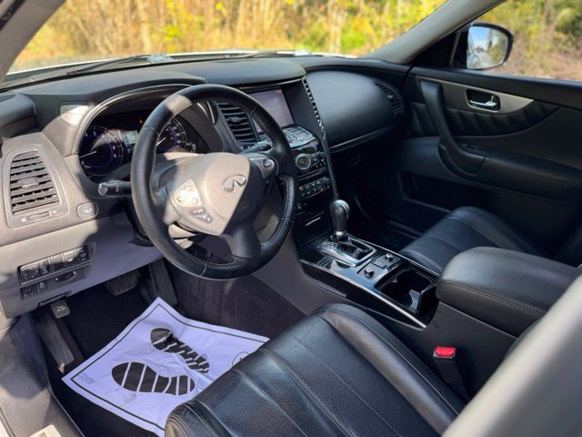 Used 2017 Liquid Platinum INFINITI Base image 9