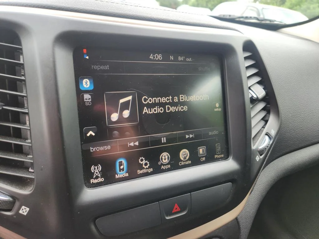 Used 2015 Black Jeep Latitude image 16