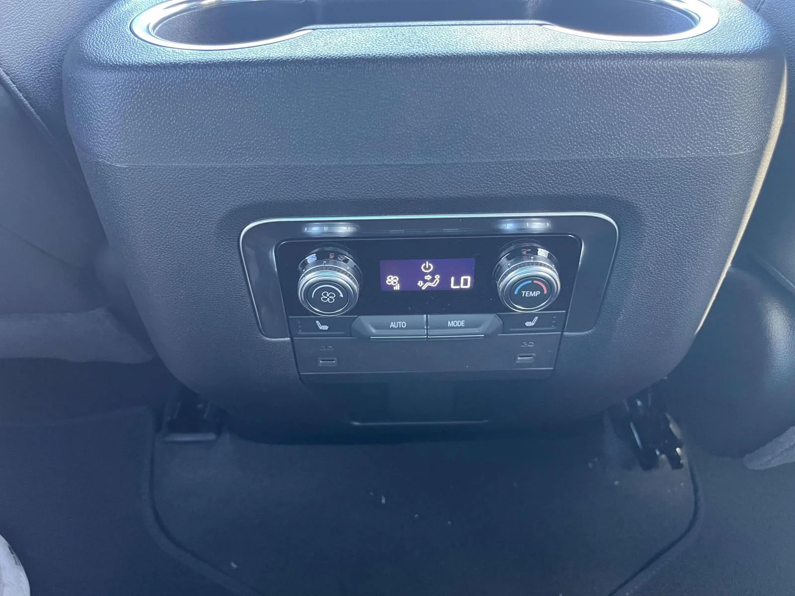 2026 GMC Yukon AT4 - Photo 28