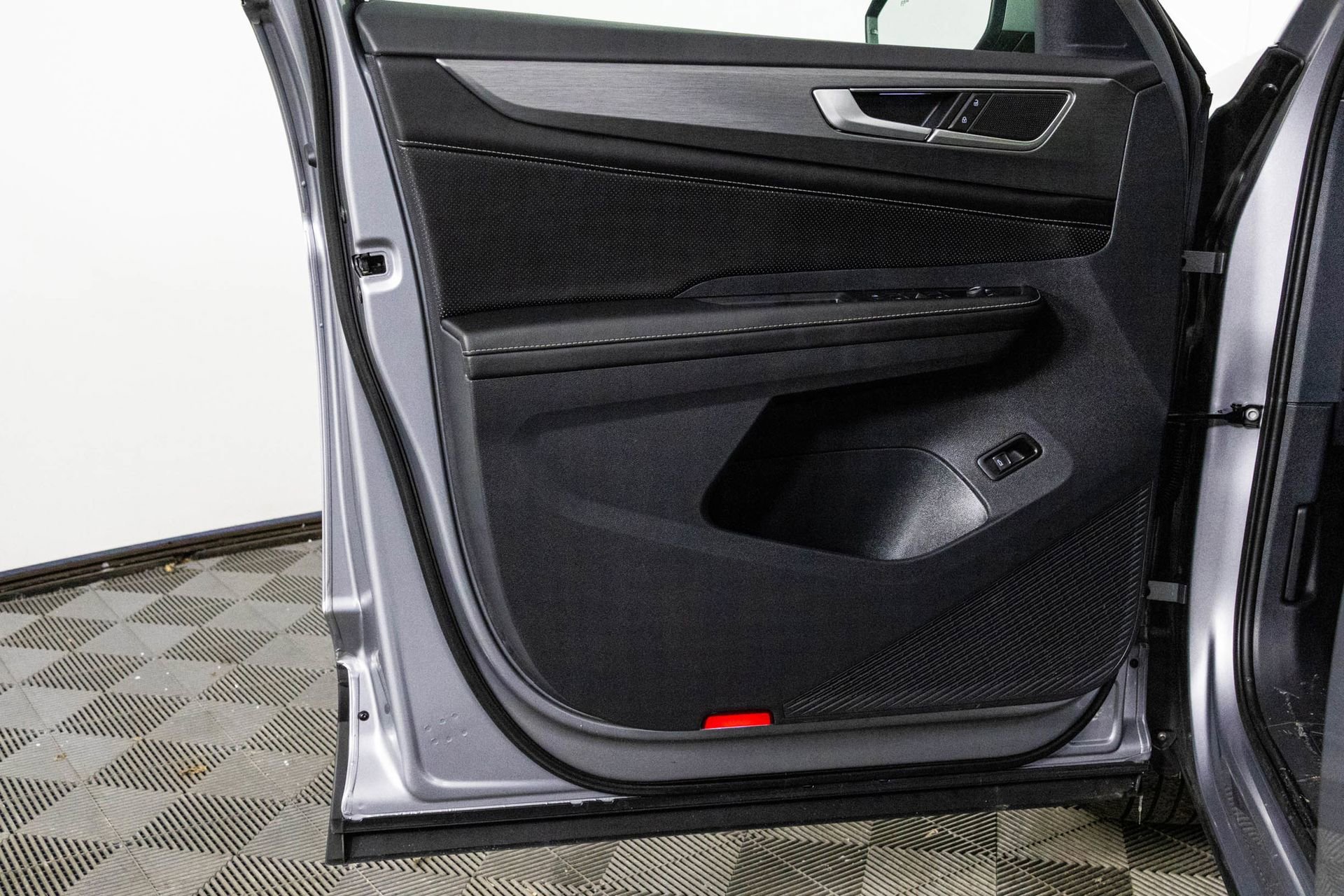 2025 VOLKSWAGEN ATLAS CROSS SPORT - Image 31