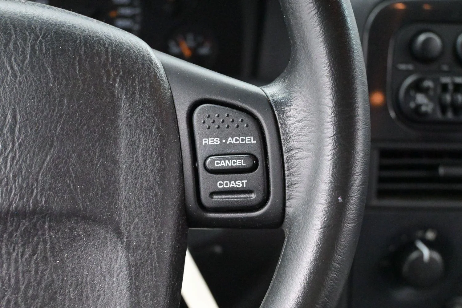 Used 2004  Jeep Columbia Edition 2WD image 15