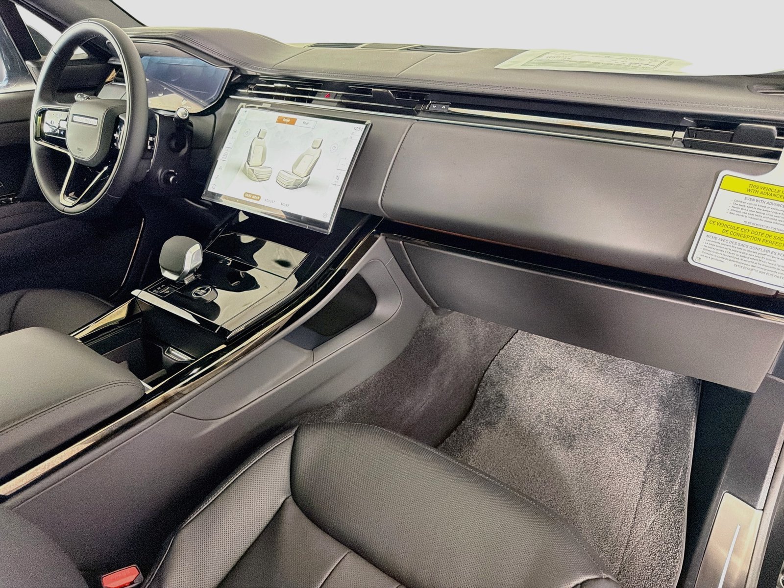 New 2027 Santorini Black LAND ROVER Dynamic SE P400 image 34