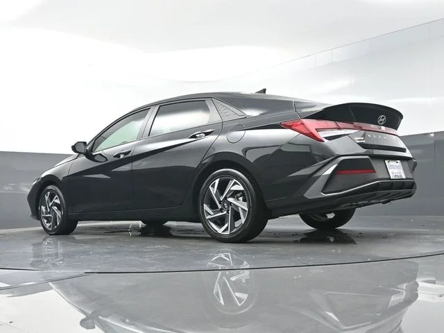 Used 2025 Black Hyundai SEL Sport image 37