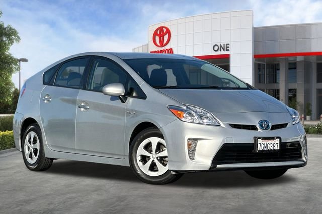 Used 2014 Toyota Prius Two with VIN JTDKN3DU2E0392964 for sale in Oakland, CA