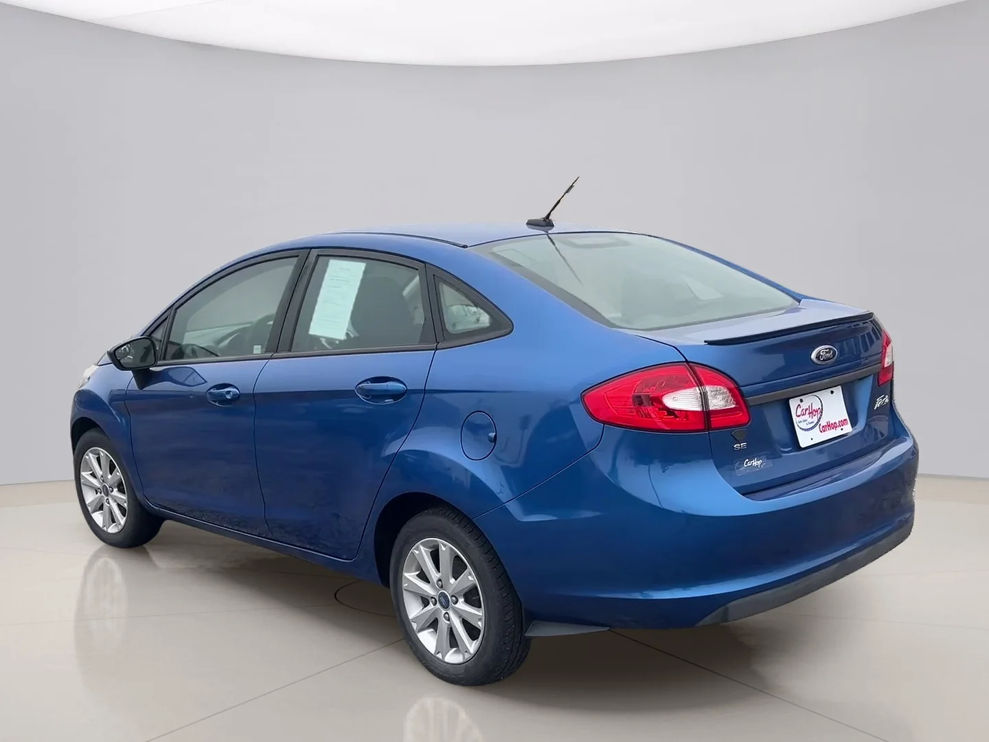 Used 2011 Blue Ford SE image 3