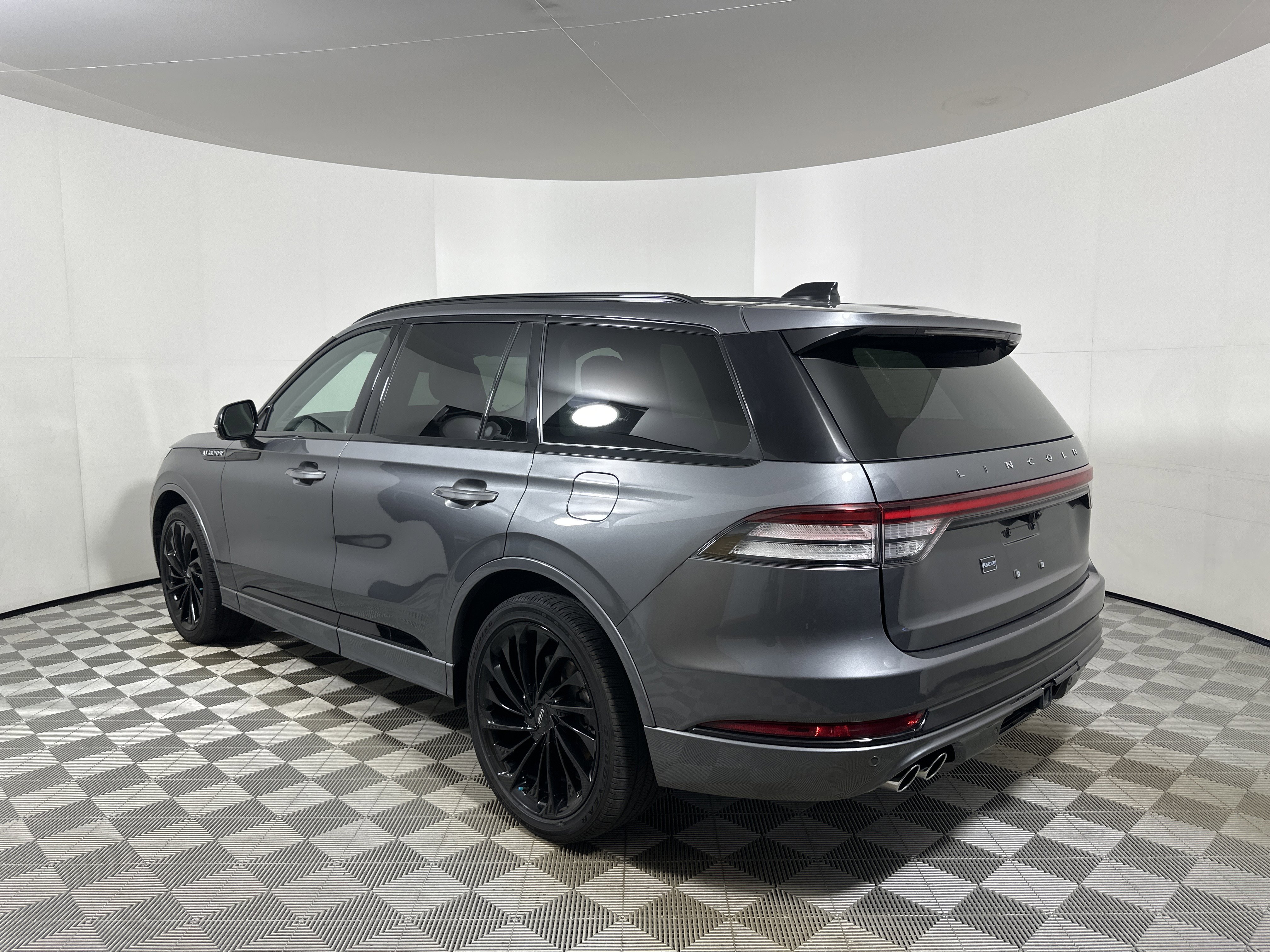 Used 2025 Charcoal Lincoln Reserve image 5