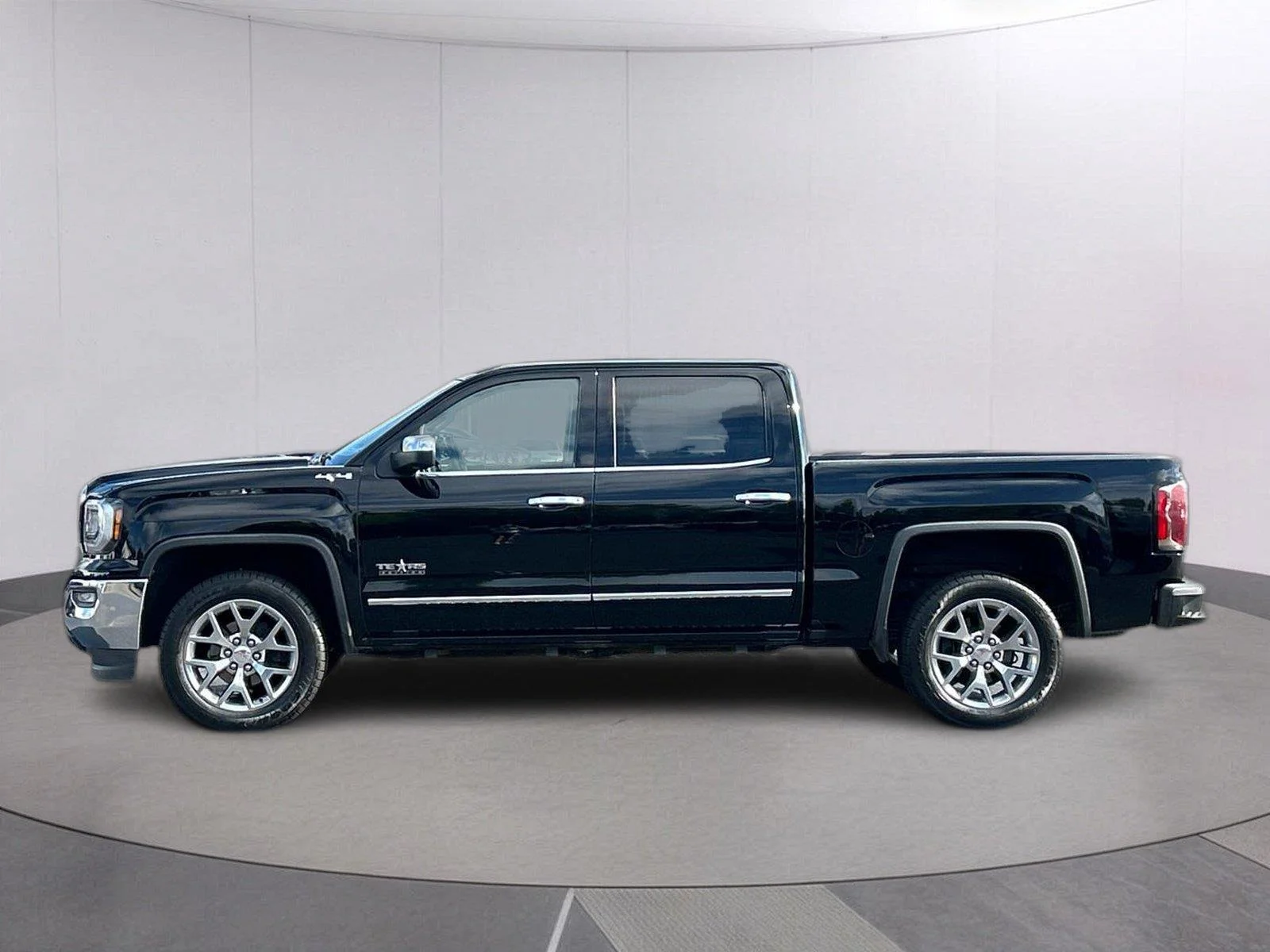 Used 2018 ONYX BLACK GMC SLT image 2