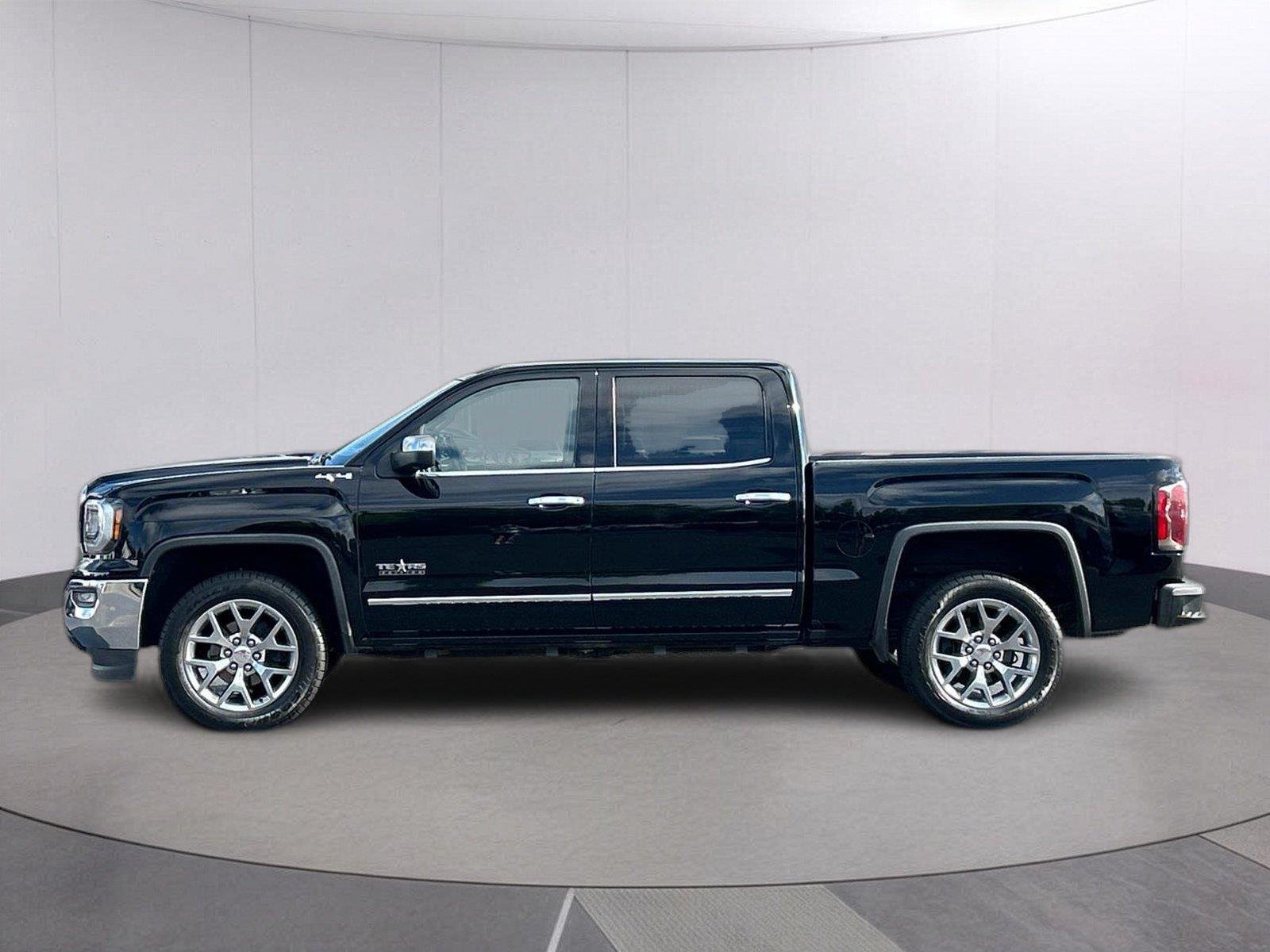 Used 2018 ONYX BLACK GMC SLT image 2