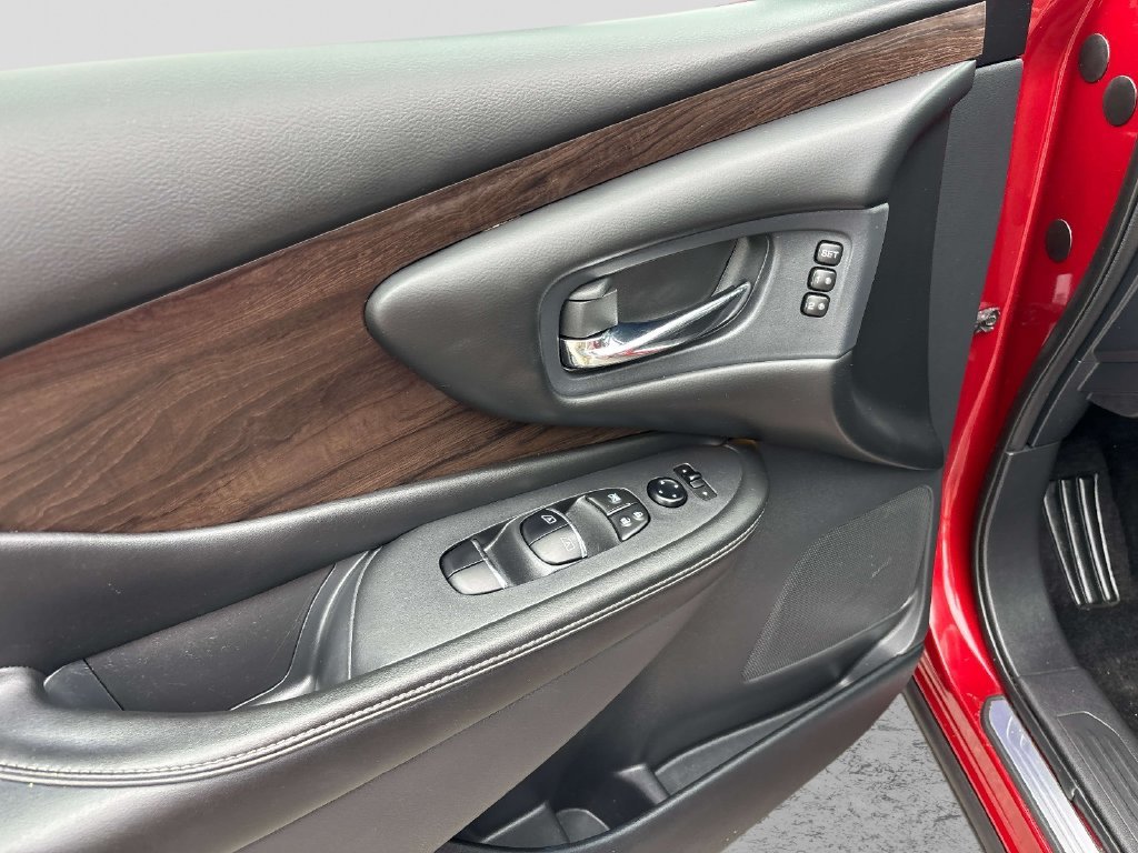 Used 2019 Red Nissan Platinum image 19