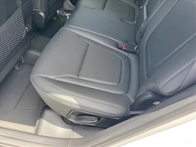 Used 2023 White Hyundai SEL image 12