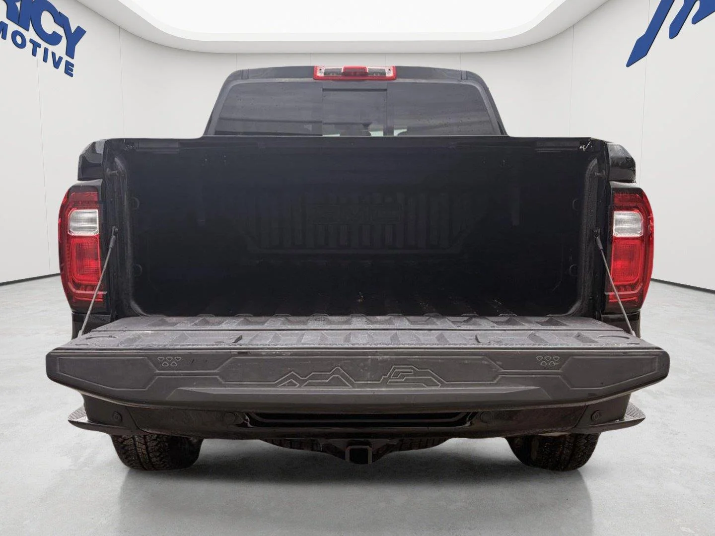 Used 2025 Onyx Black GMC Denali image 4