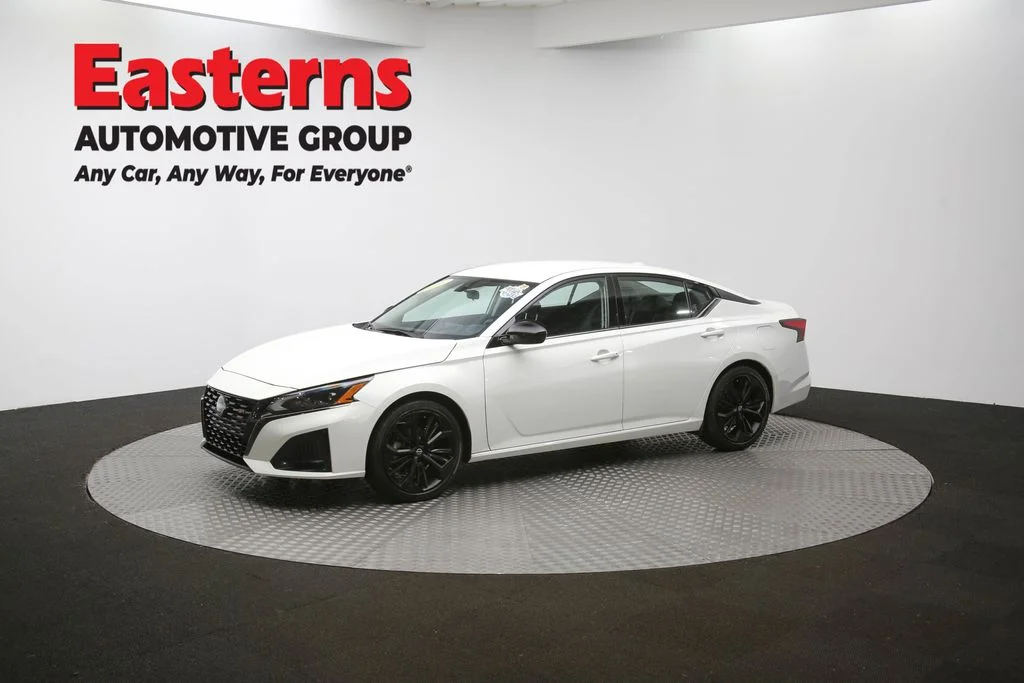 Used 2023 White Nissan 2.5 SR image 55