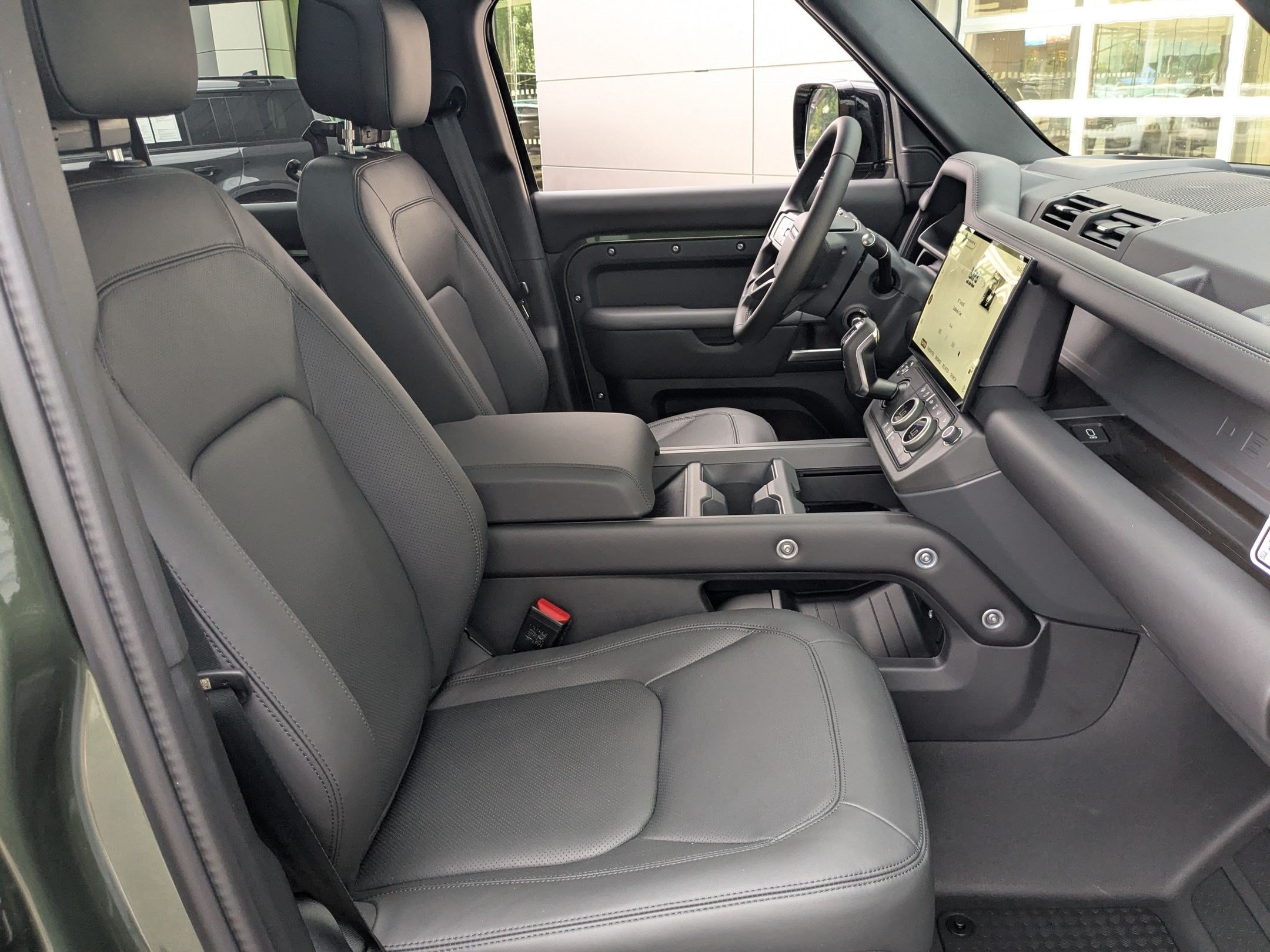 New 2026 Woolstone Green Land Rover P400 X-Dynamic SE image 33