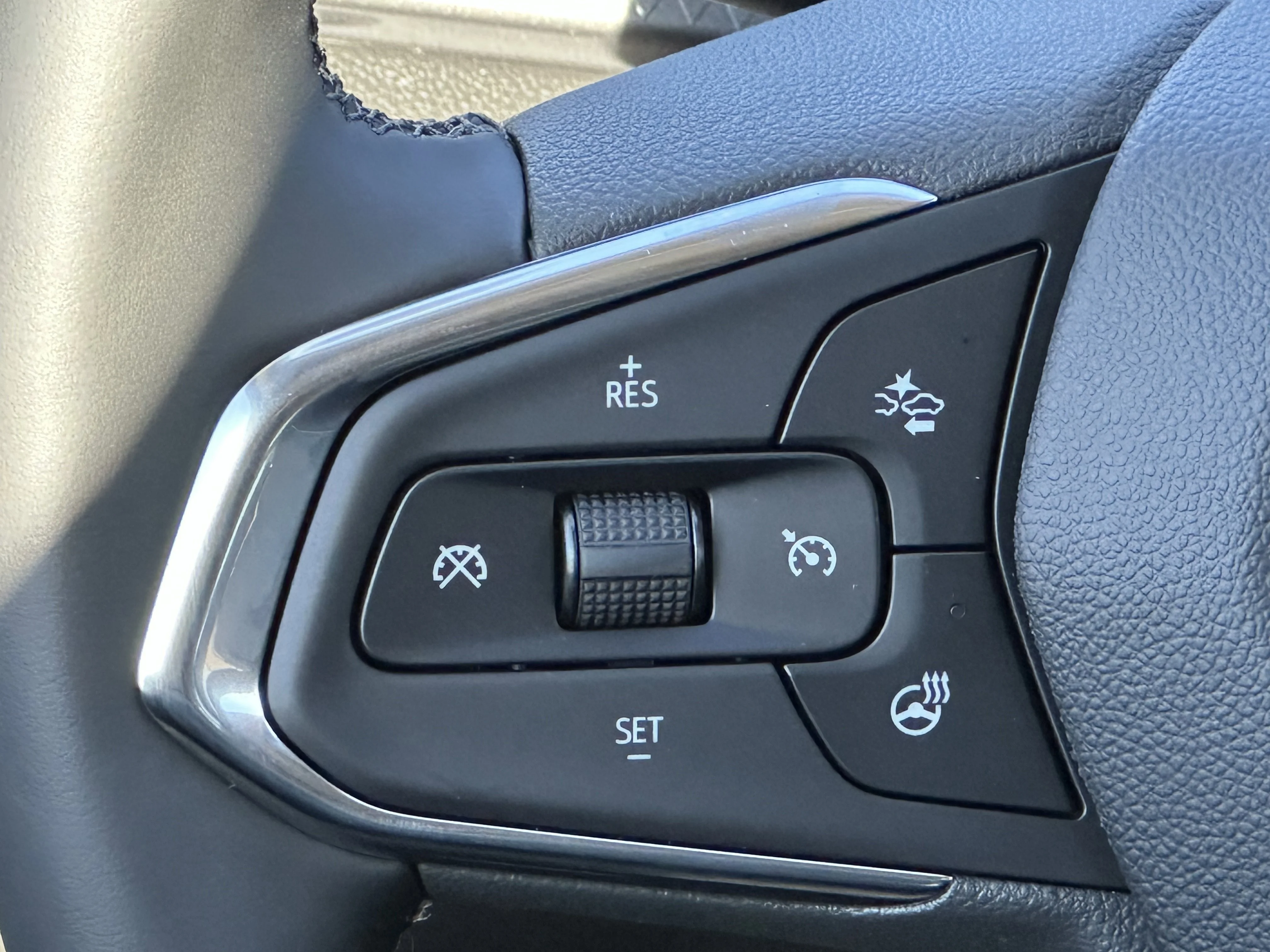 New 2026 Mosaic Black Metallic Chevrolet ACTIV image 16