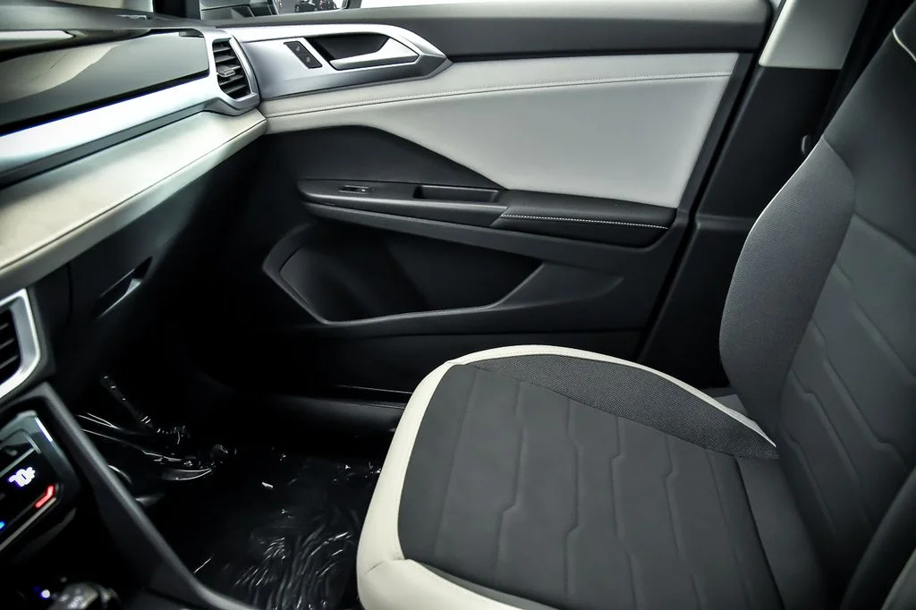 New 2026 Silver Volkswagen 1.5T SE image 16