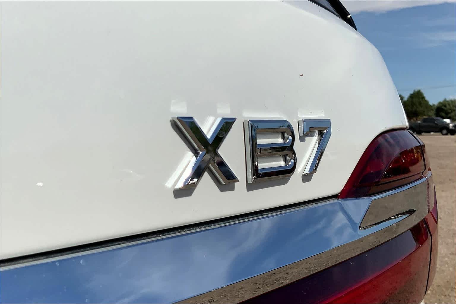 Used 2022 Mineral White Metallic BMW ALPINA XB7 image 9