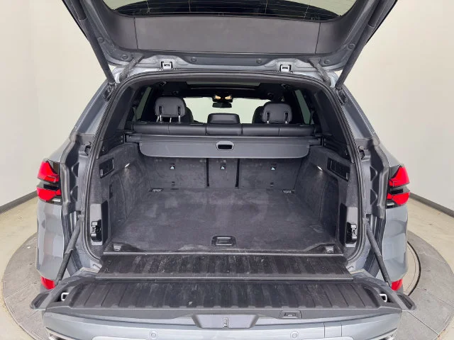 Used 2024 Skyscraper Gray Metallic BMW sDrive40i image 8