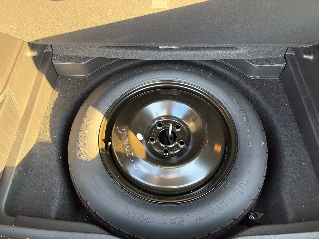 Certified Used 2022 Gray Jeep Latitude Lux image 16