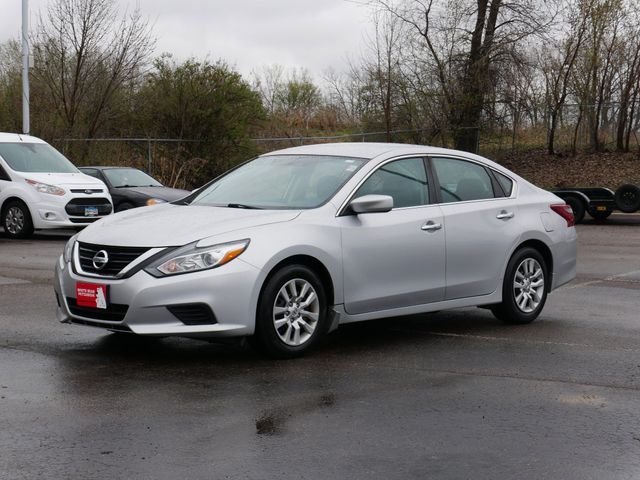 Used 2018 Nissan Altima S with VIN 1N4AL3AP1JC136264 for sale in White Bear Lake, Minnesota