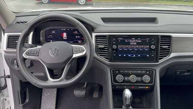 2022 Volkswagen Atlas SE w/Tech - Photo 11