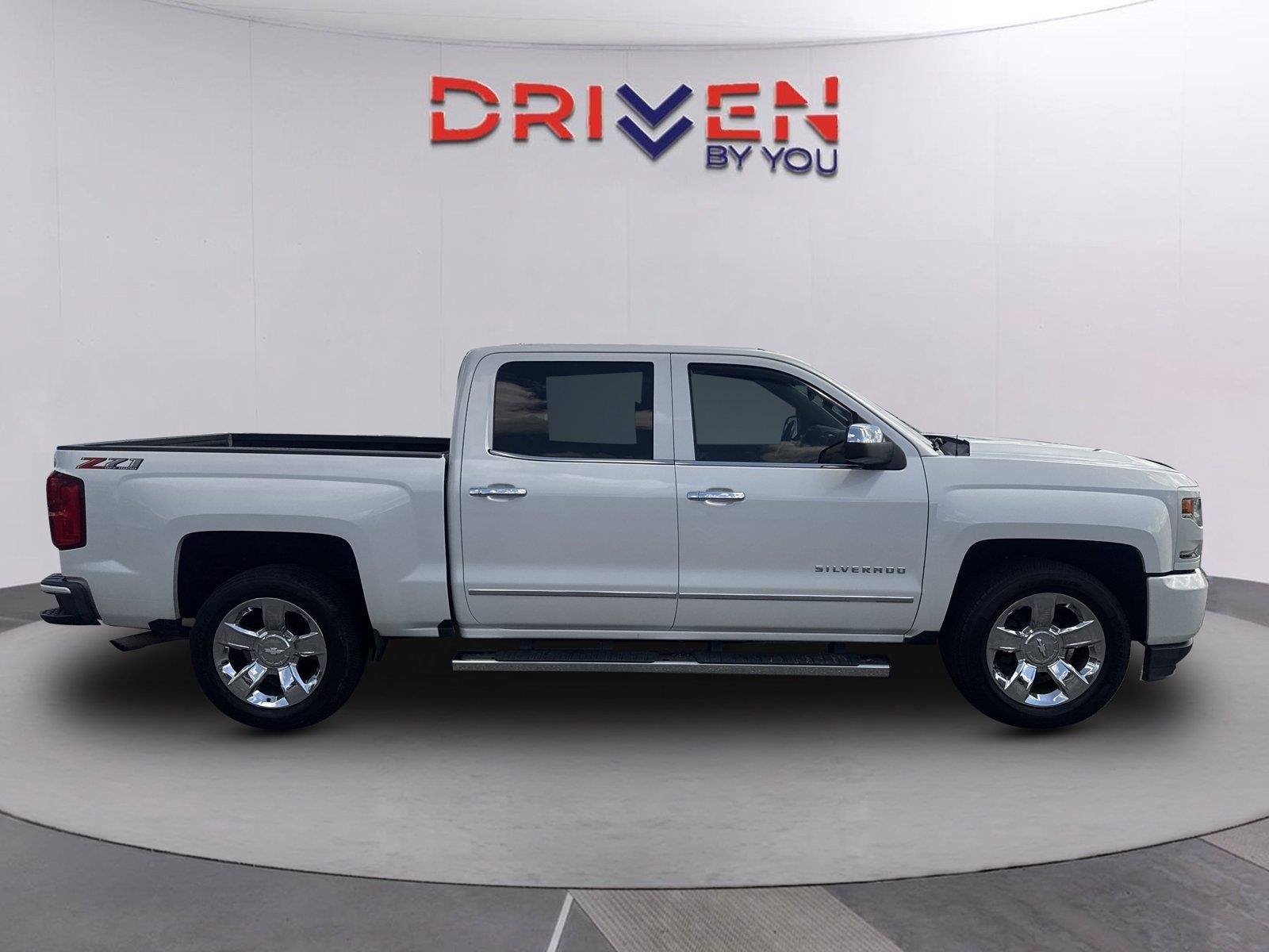 Used 2018 IRIDESCENT PEARL TRICOAT Chevrolet LTZ image 3