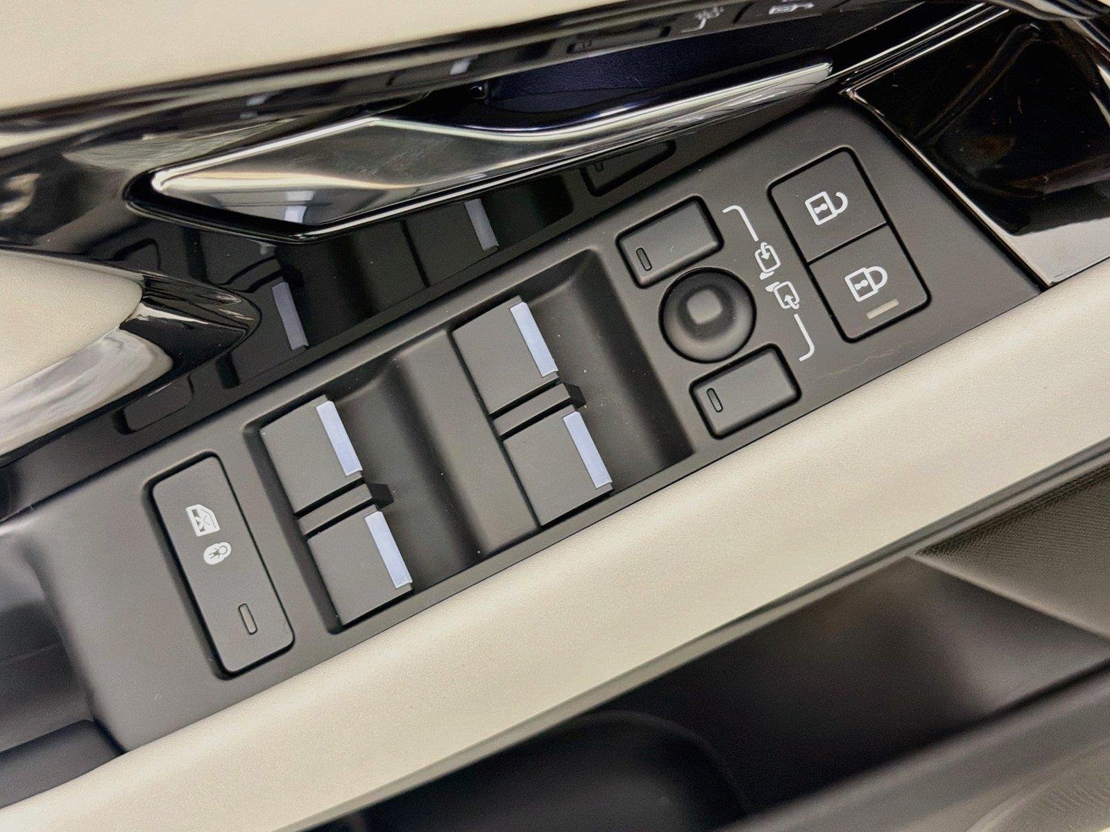 New 2026 Fuji White Land Rover Core S image 17