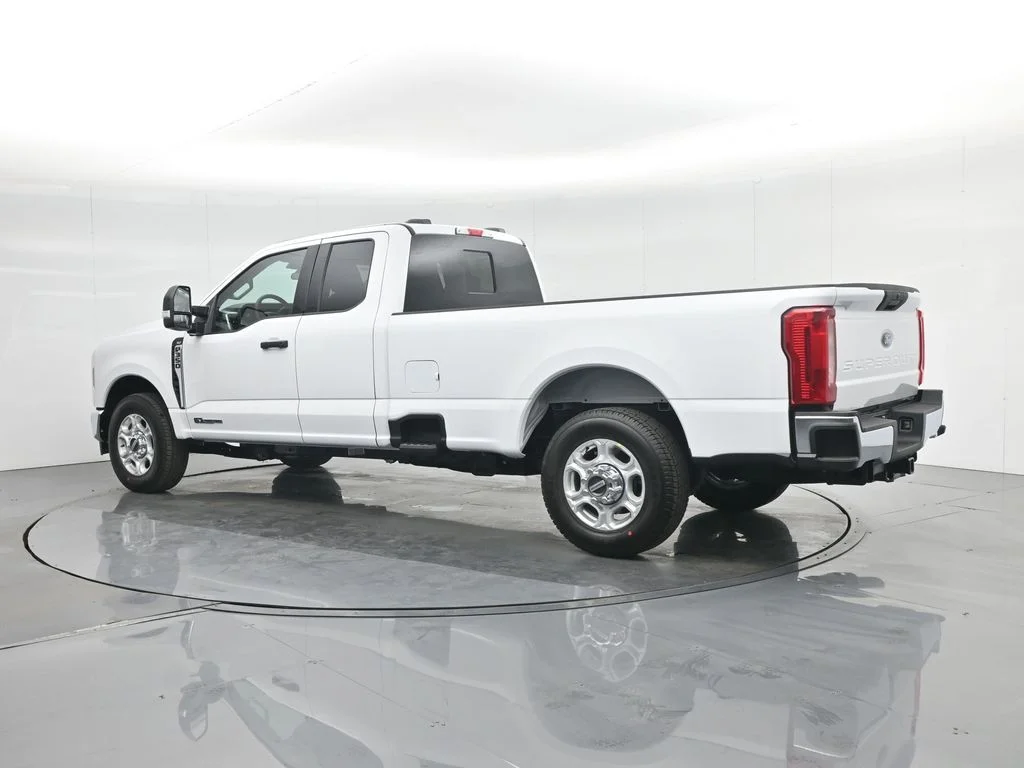 New 2026 Oxford White Ford XLT image 6