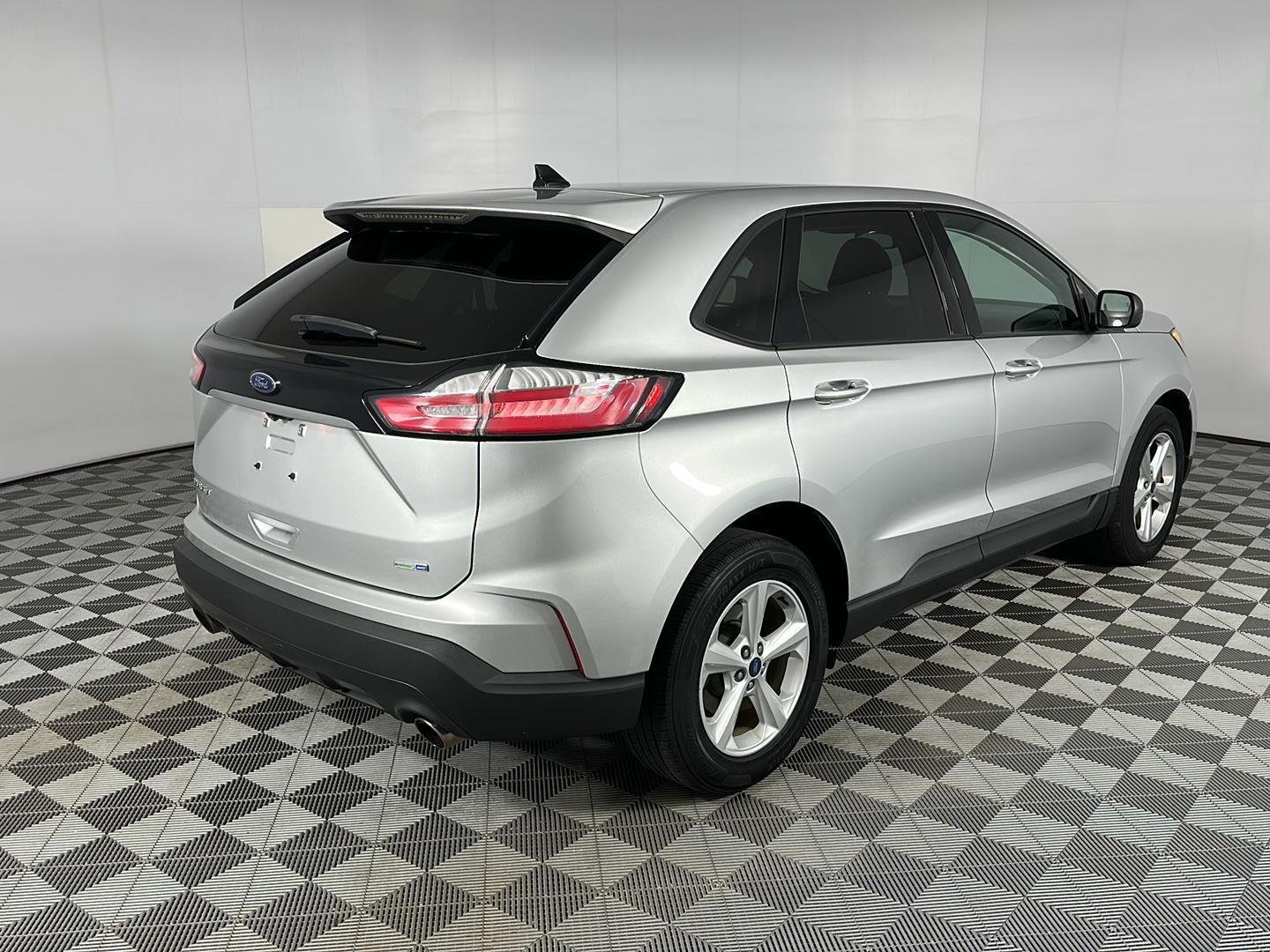 Used 2019 Ingot Silver Ford SE image 8