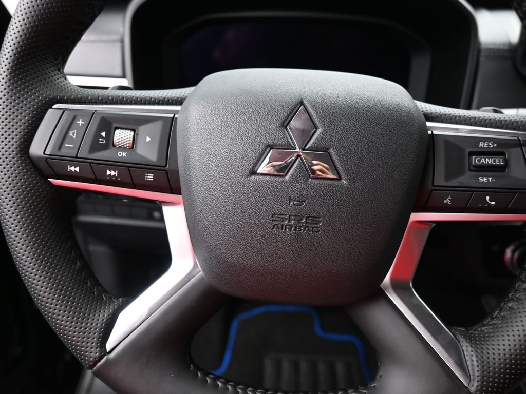 New 2025 Black Mitsubishi SE image 9