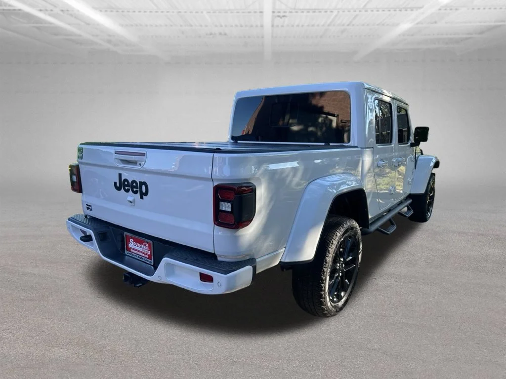 Used 2022 White Jeep Overland image 5