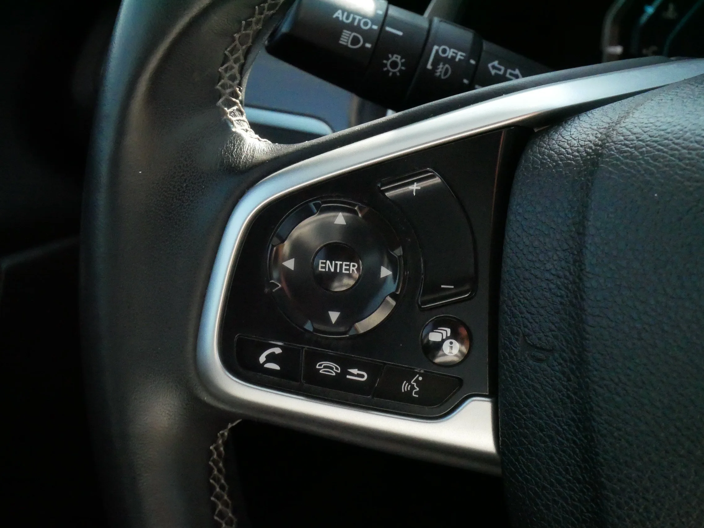 Used 2020 Crystal Black Pearl Honda EX-L image 26