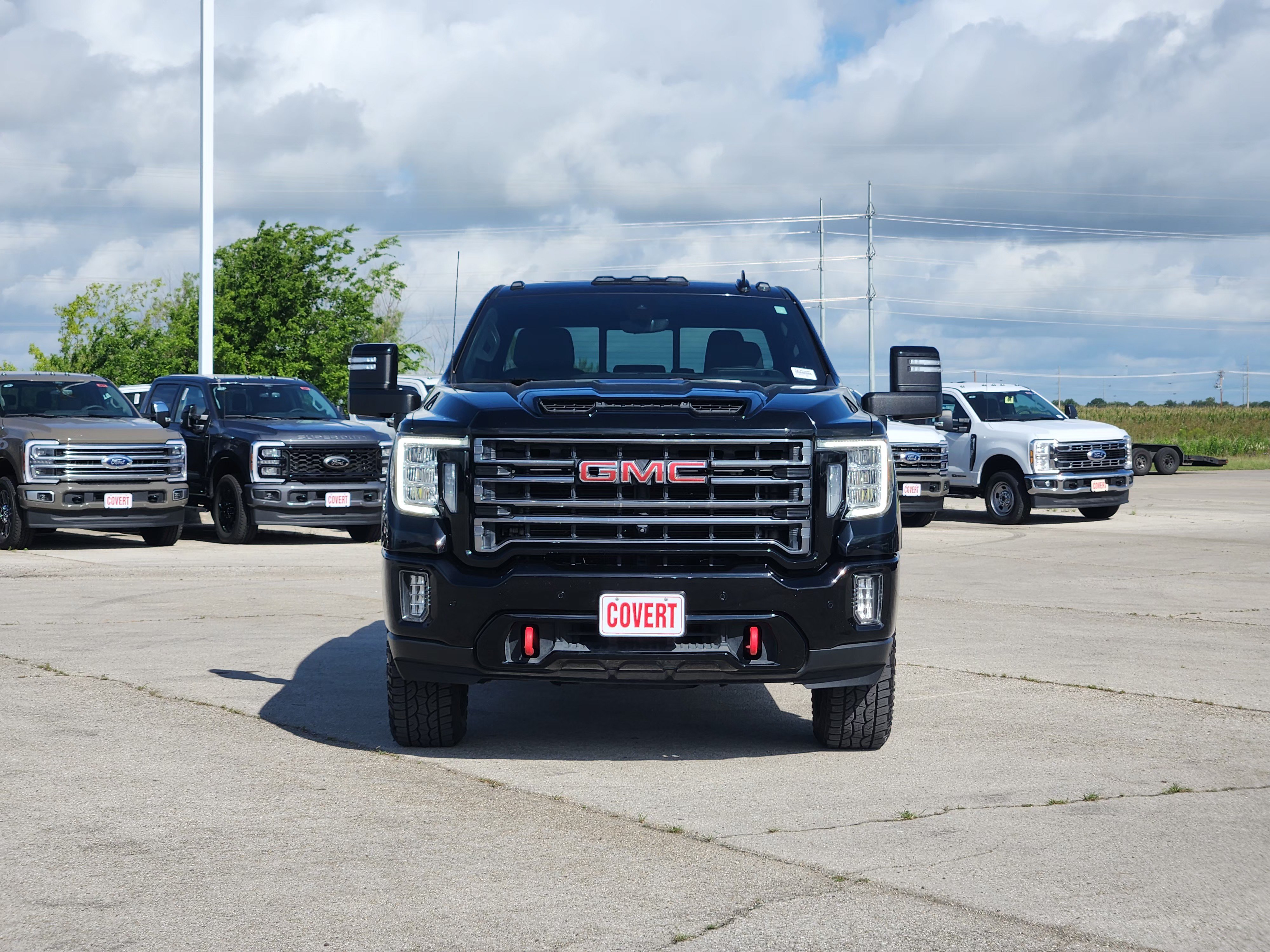 Used 2023 Onyx Black GMC AT4 image 2