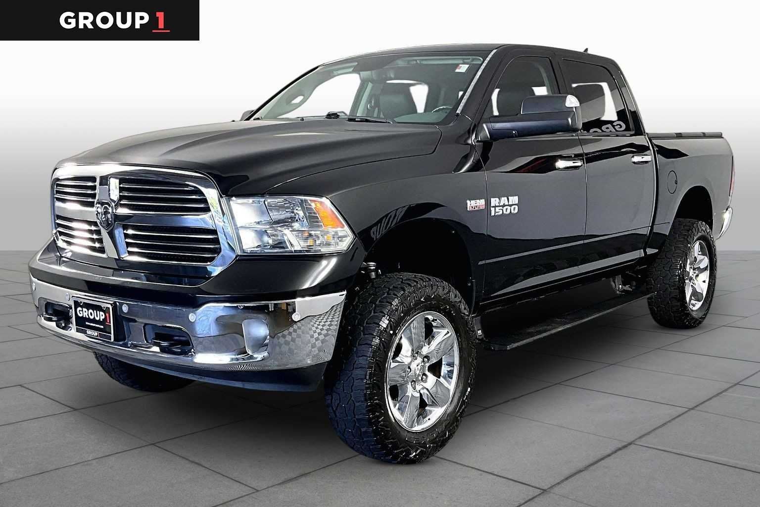 2017 RAM 1500 Lone Star 4x4 Crew Cab 5'7's photo